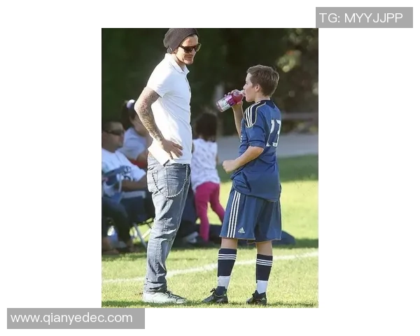 足球明星的家庭生活揭秘妻子与儿子的甜蜜瞬间大公开